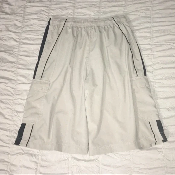 Nike cargo shorts Sz L - Picture 2 of 2